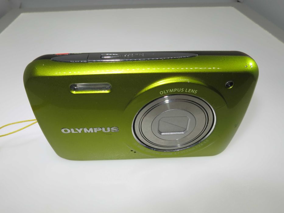 Olympus VH 210 ултра компактен фотоапарат в страхотен свеж зелен цвят и състояние като НОВО, тестван и работи отлично, пълен комплект