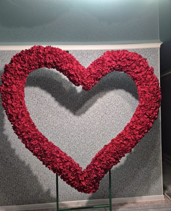 Продам разборную сердечко для поздравлений разбирается пополам