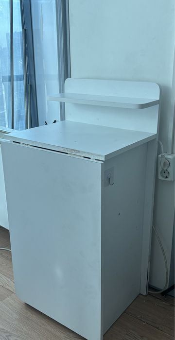 Продам маникюрный стол