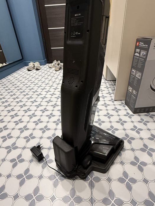 Вертикальный пылесос Melia