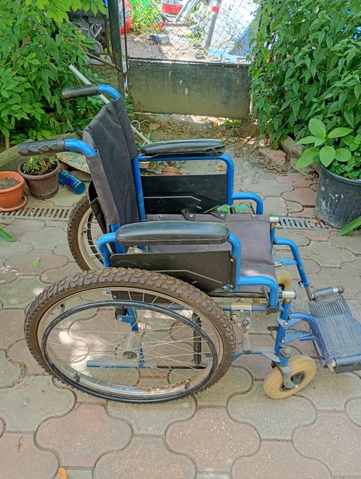 Vand carucioare  handicap pentru piese