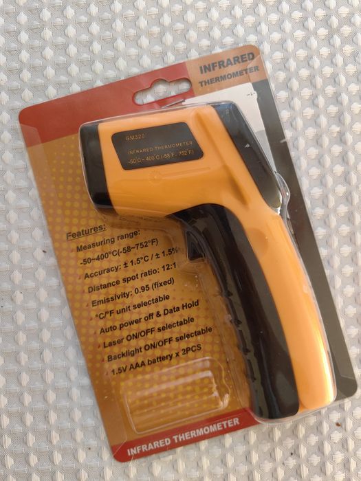 Безконтактен термометър с пирометър и лазер, включени батерии
