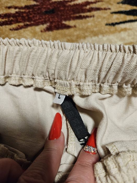 Pantaloni noi cu eticheta, Reflex