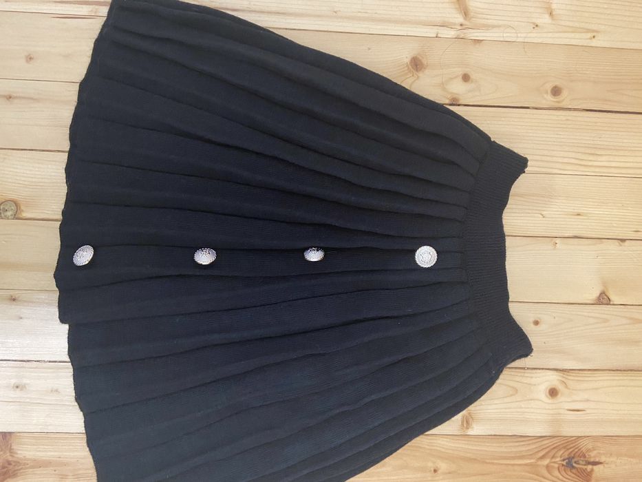 Сет от жилетка и плисирана пола