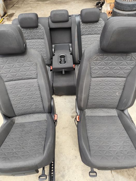 Салон за аTiguan 17/23 година се продава заедно с четирите кори