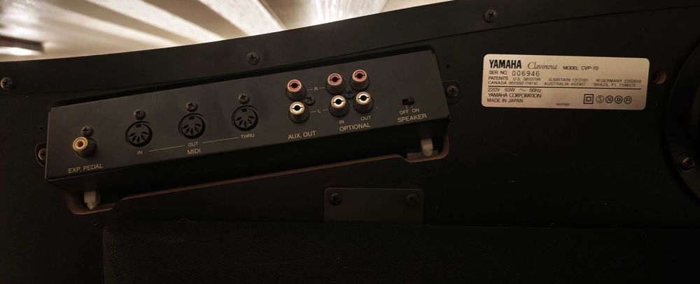 продавам дигитално пиано YAMAHA CLAVINOVA CVP-70 с съответното столче