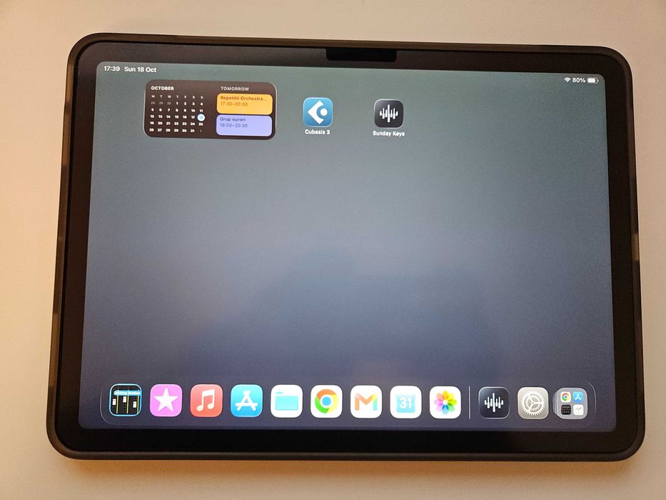 Ipad Air 11 M2(2024) 128 GB cu husa fumurie si screen protector mat