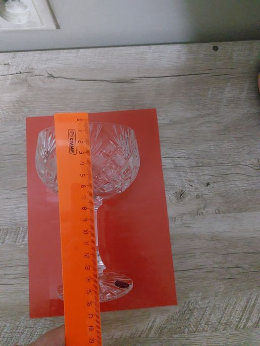 Хрустальная креманка на ножке.