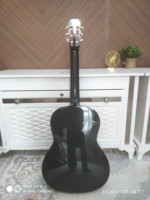 Классическая гитара в идеальном состояний продам