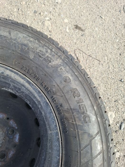 Vand roata rezerva mercedes sprinter are anvelopa 225 70 15 C pireli buna