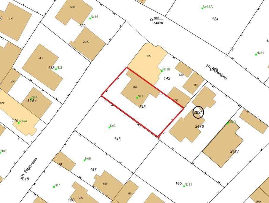 Стара къща в Модерно предградие