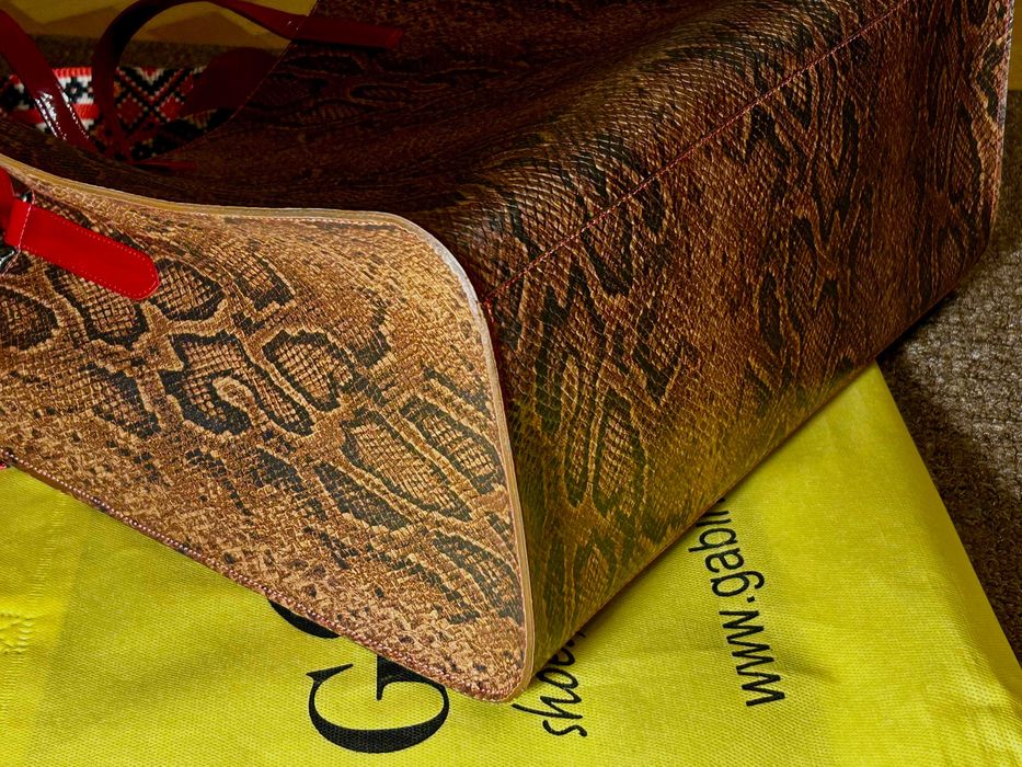 Чанта от естествена кожа GABINA (НЕУПОТРЕБЯВАНА)