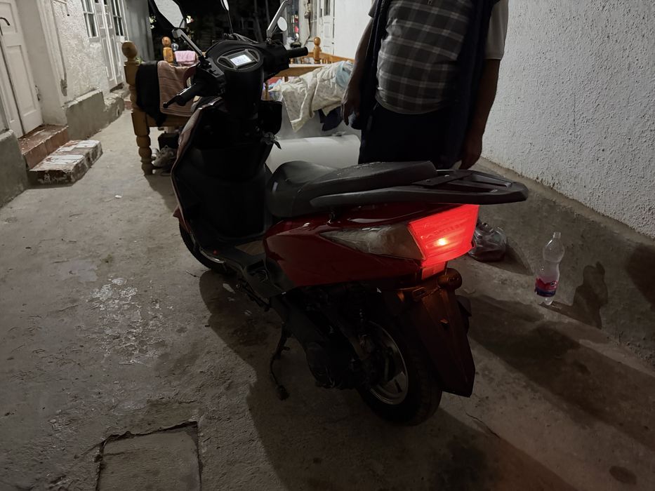 Srochna sukuter sotiladi arzon narxda