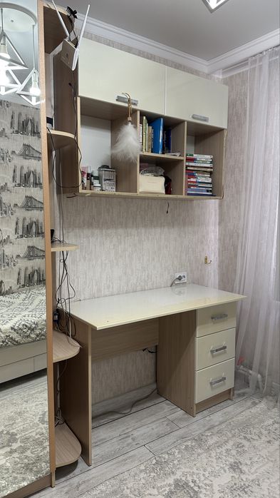 Продается уголок со шкафом и письменным столом