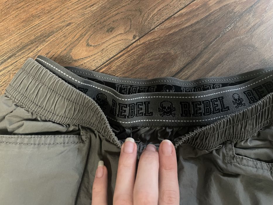 Rebel панталони.