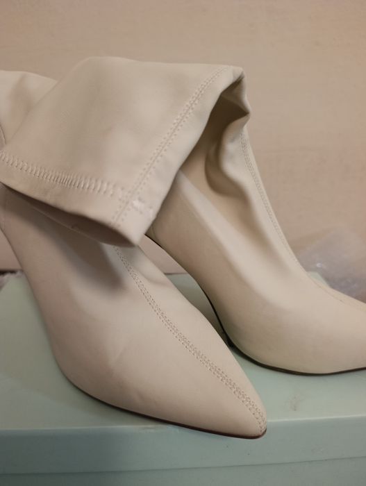 Продам осеннию  обувь,