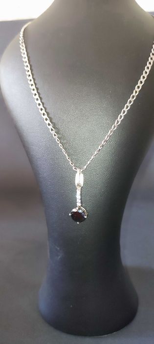 Серебряная цепочка с красивым кулоном из  циркона