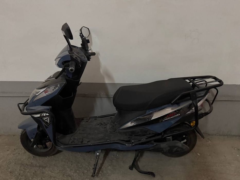 Skuter largomotors tokli