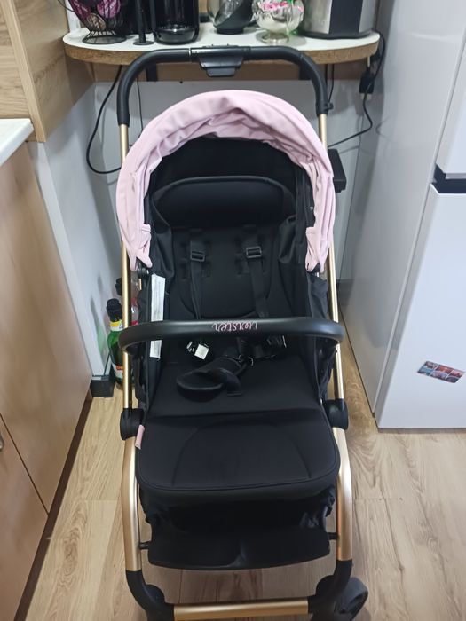 Бебешка розова количка