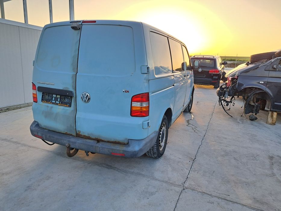 Фолксваген Т5 2.5TDI VW TRANSPORTER T5 2.5TDI 131к.с САМО НА ЧАСТИ