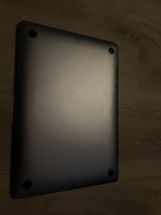 Apple MacBook Air 13” M1 (2020) – 8GB RAM / 512GB SSD