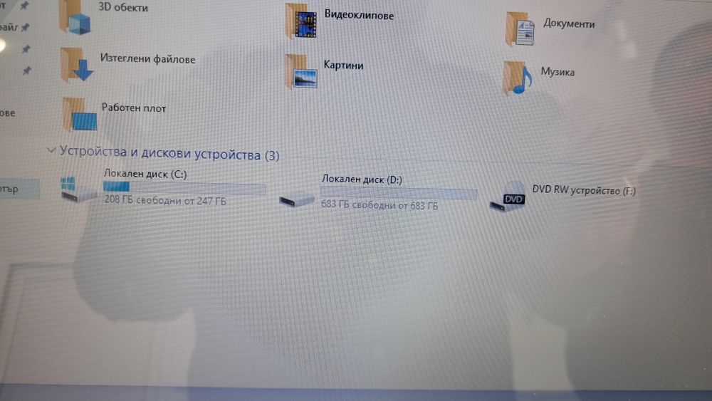 Лаптоп работещ с добра батерия и зарядно устройство