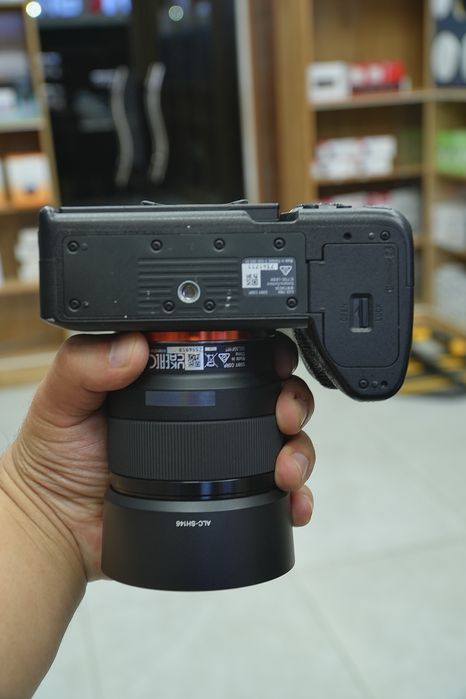 Sony A7 IV 4K 50mm F1.8 fe sotiladi holati 10/10 ideal yengide