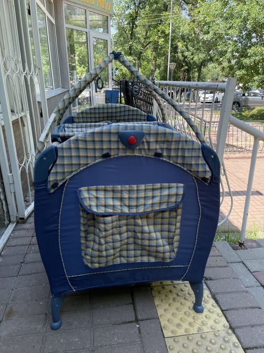 Продаю складной манеж для ребенка