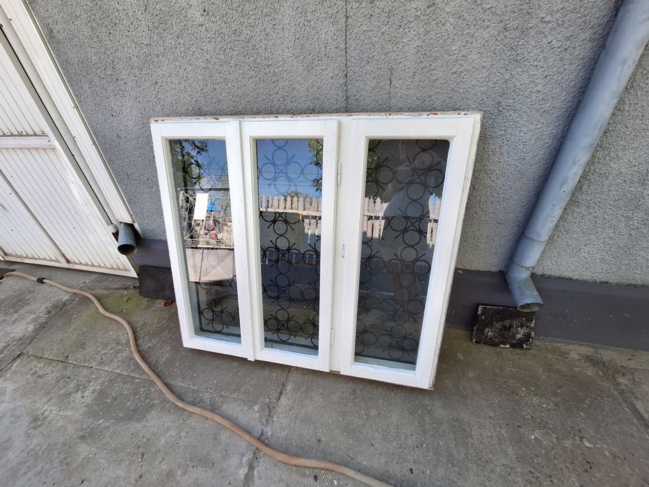 Geam și usa de vanzare