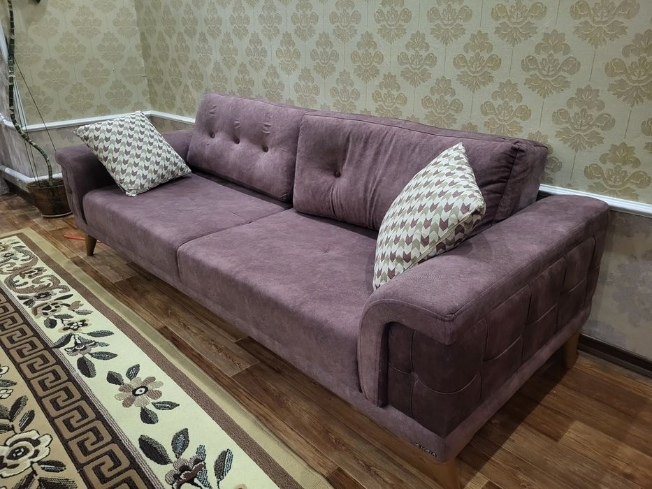 Фирменный Диван бордовый