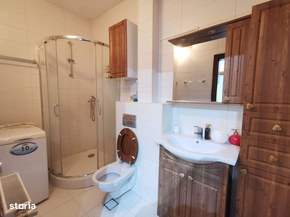 Apartament spatios 136 mp utili cu garaj ,terasă , balcon si boxa.