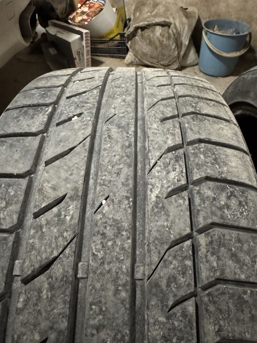 летни гуми Momo 235 45 18 ,,2 бр и 275.40.20