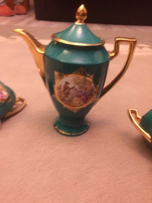 Serviciu cafea ceai vechi pictat an stil Fragonard portelan aurit bibelou LIMOGES FRANTA bibelouri