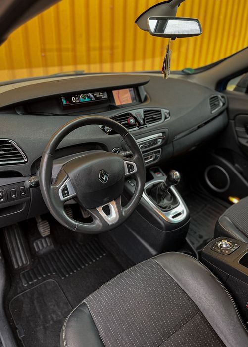 Vând Renault scenic  3