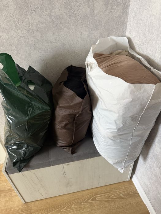 Одежда бу 44-46 размера отдам бесплатно . Кому нужно пишите на ватсап