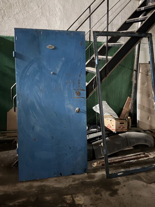 Продам железную дверь недорого