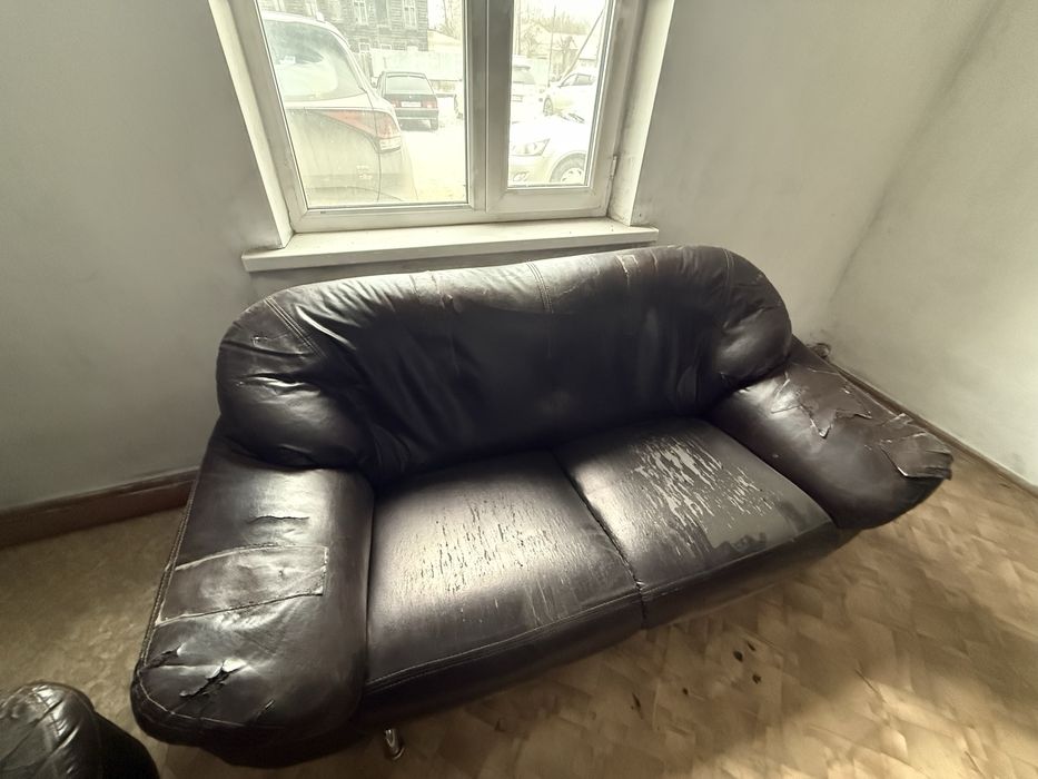 Диван кожзаменитель двухместный