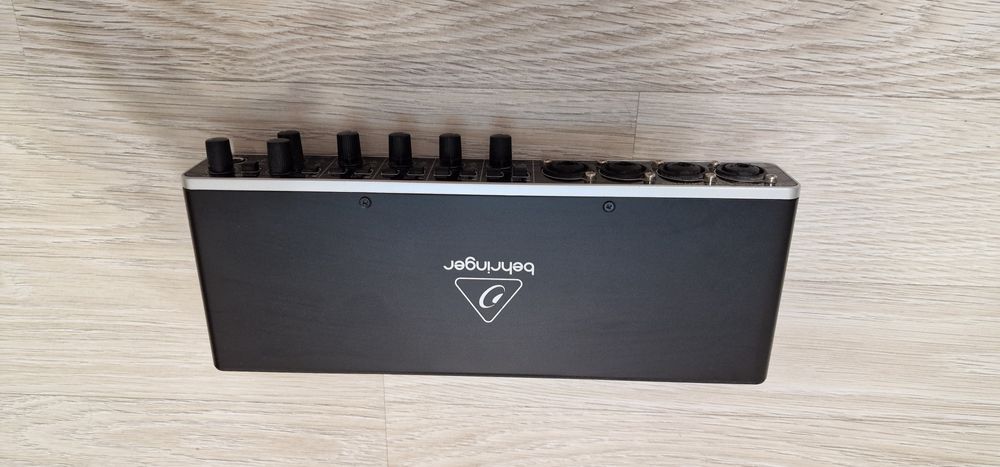 Продам аудиокарту behringer umc404HD
