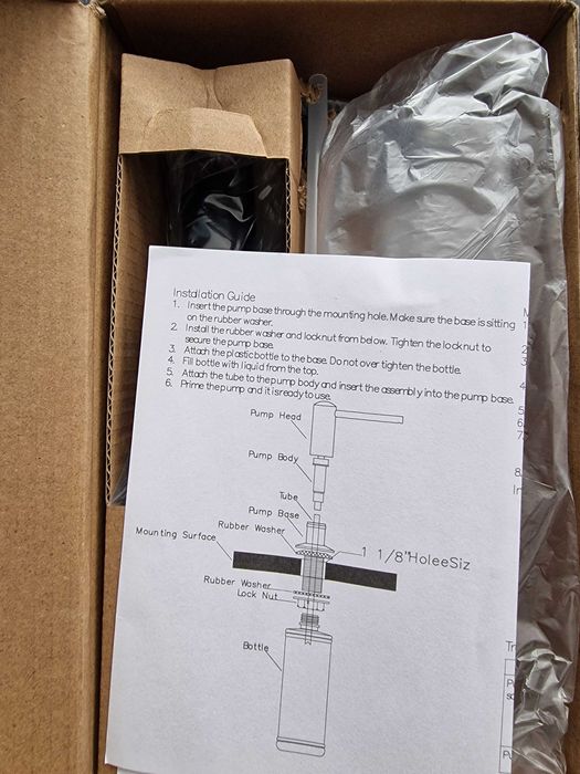 Черен дозатор(диспенсър) за сапун. За вграждане в кухненска мивка.