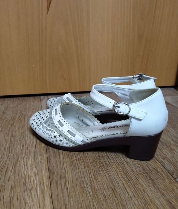 Продам женскую обувь