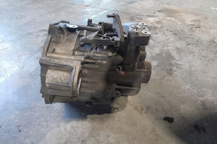 CUTIE DE VITEZE MANUALA TIP MOTOR AZV MX1253 Volkswagen VW Golf a 5-a