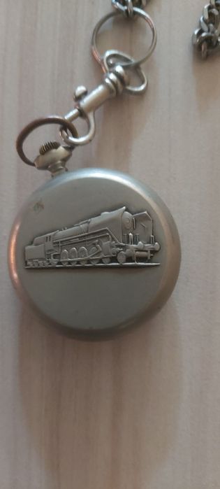 Продавам двата джобни часовника. Може заедно или по отделно.