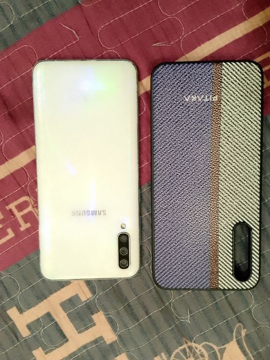 Samsung A50 64g holati yaxwi