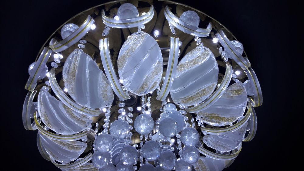 Люстра  с музыкой от USB флэшки