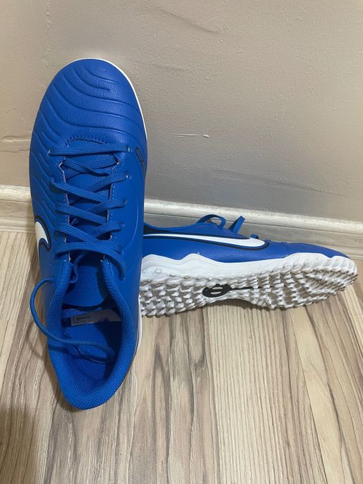 Футболни обувки…