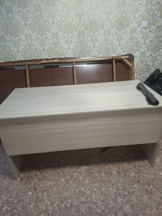 Стол для дома хорошом состояние