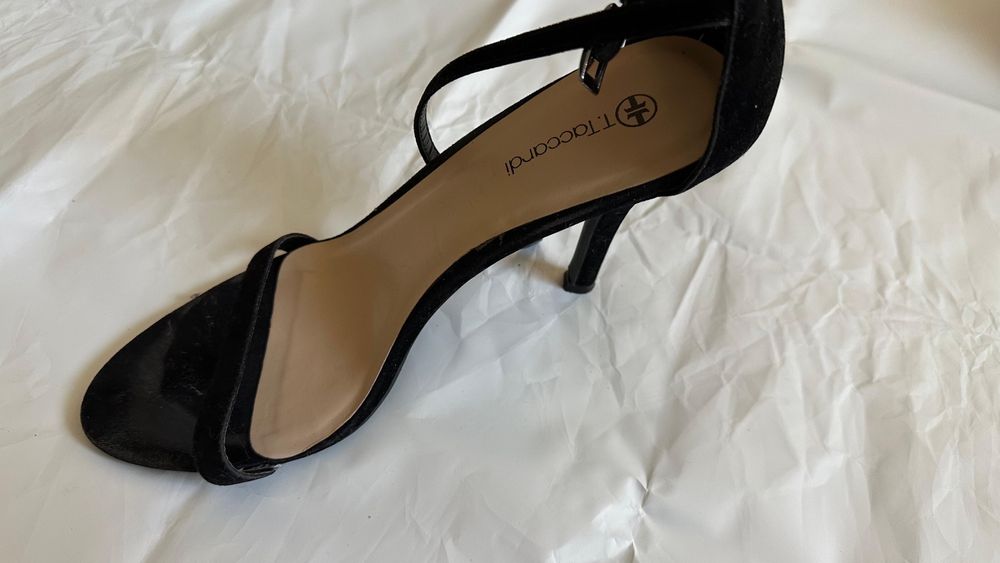 В продаже буу обуви