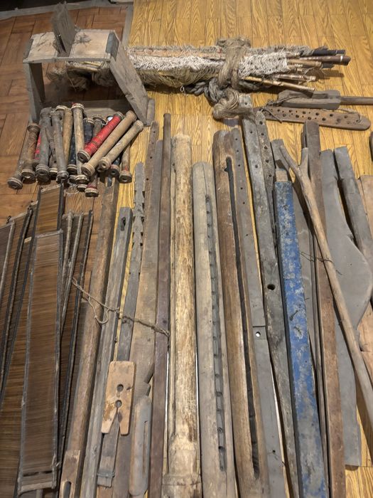 Razboi de tesut demontat vechi