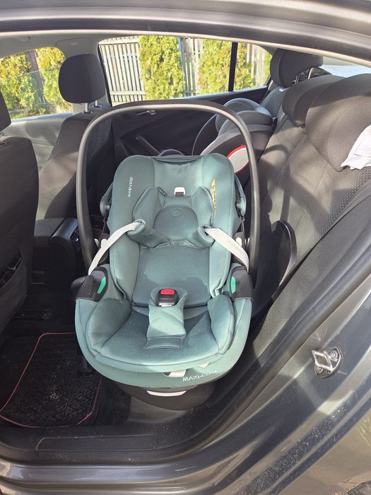 Se vinde set Maxi-Cosi carucior, scaun auto si bază