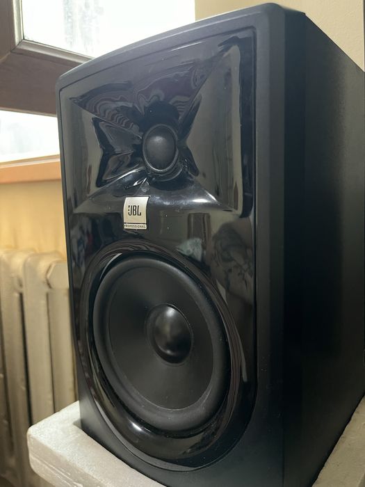 продаю студийные мониторы jbl